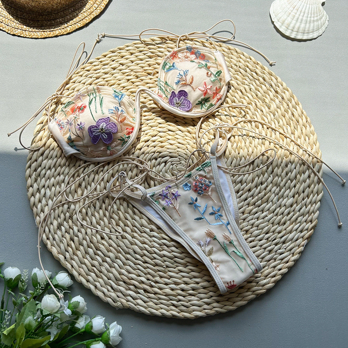 Noéva | Embroidery Split Swimsuit